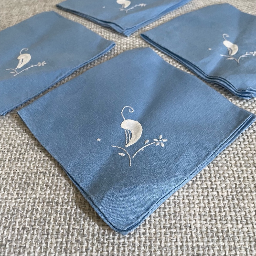 SET of 4 Blue & White Cocktail / Tea Napkins